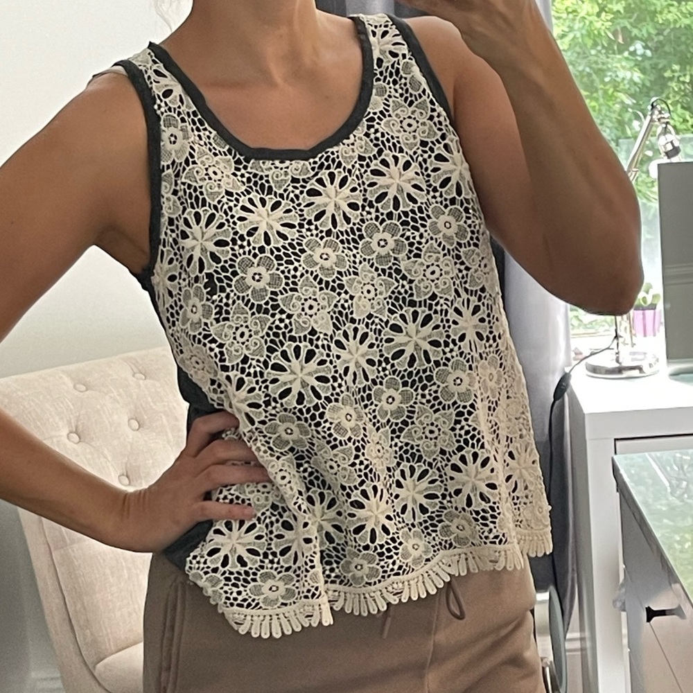 Great Condition! Casual Lace Overlay Sleeveless Women's Top size M